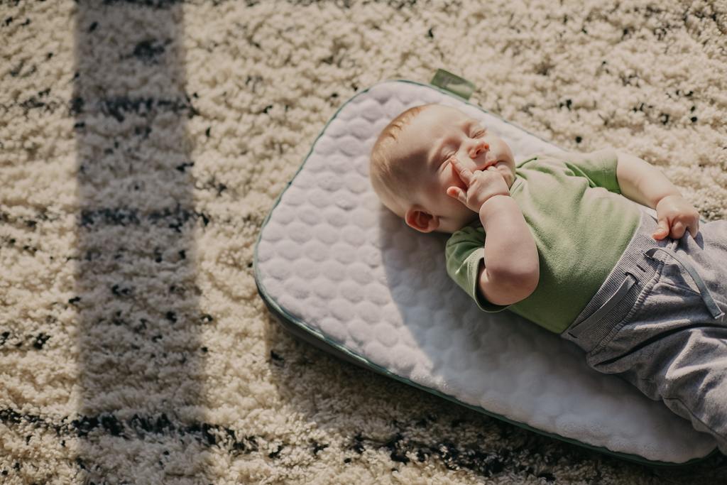 How to get baby to go to sleep clearance on their own