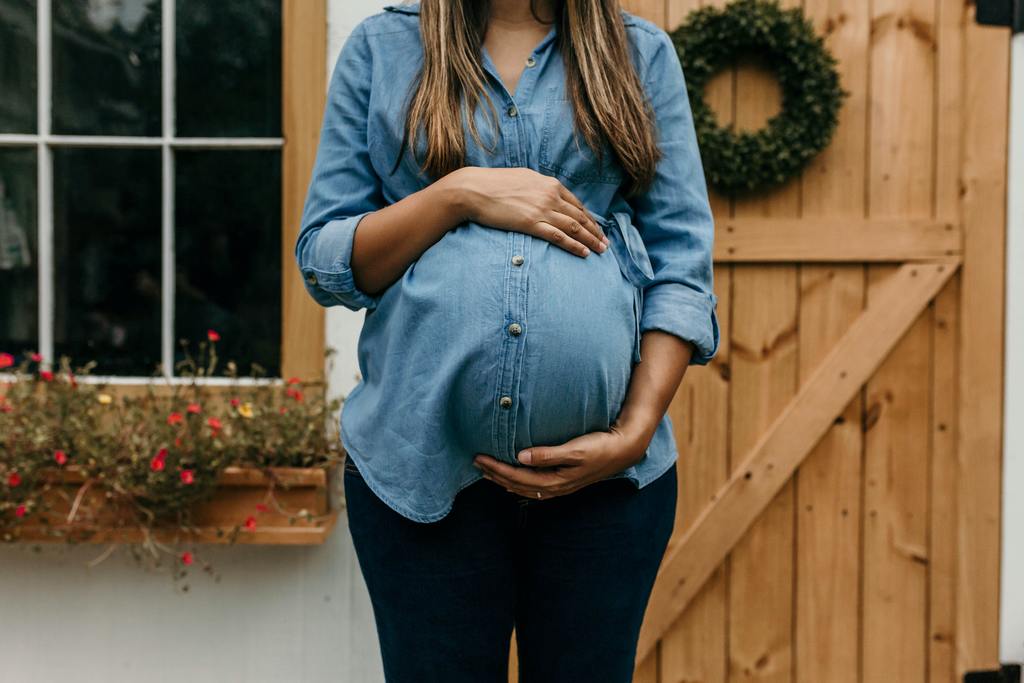 Ways to Tell Parents You're Pregnant